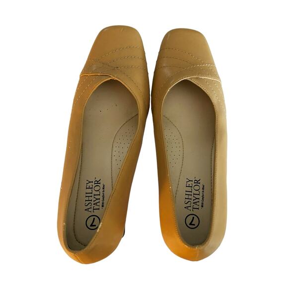 Ashley Taylor VINTAGE Nude Square Toe Pumps Womens Size 7 - Picture 2 of 11